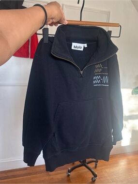 Molo Men's Black Half-Zip Pullover with Subtle Chest Graphic amaizing condition